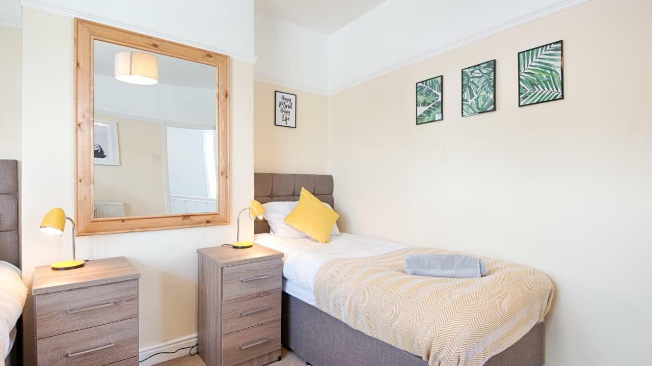 Off Road Parking, Garden, Tv In Every Room Свонсі Екстер'єр фото